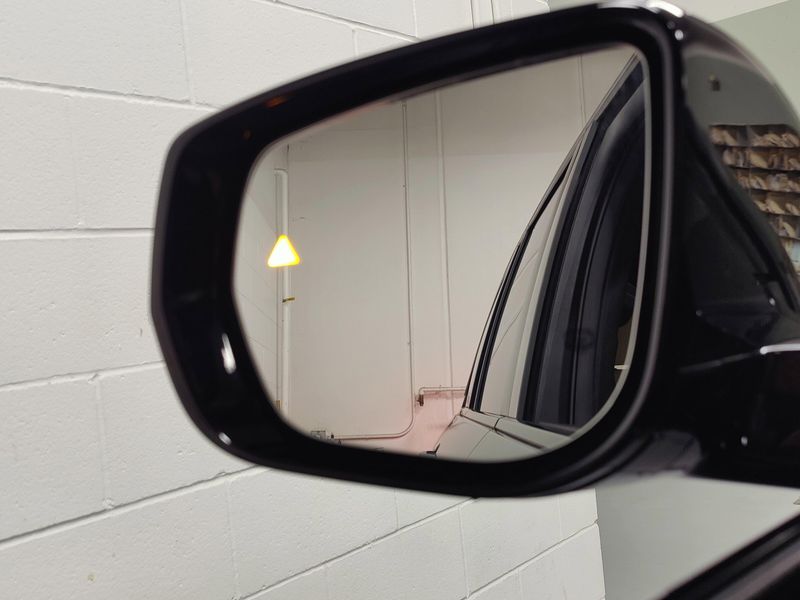 Used 2024 Jeep Grand Cherokee Limited Black 4X4 w/SunroofImage 9