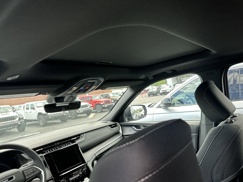 New 2025 Jeep Grand Cherokee Laredo X 4x4Image 17