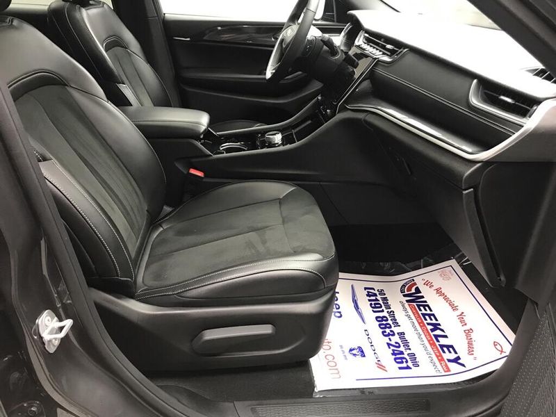 Used 2023 Jeep Grand Cherokee L AltitudeImage 19