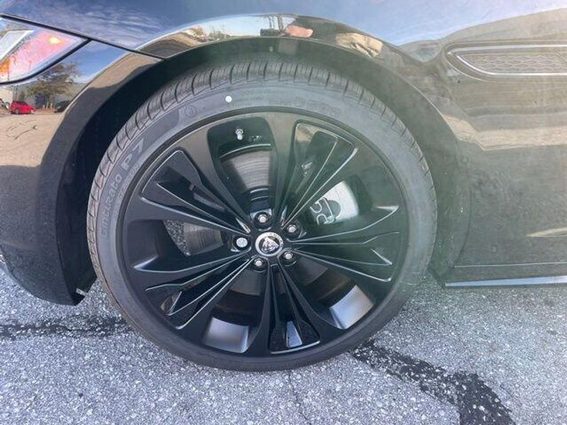 2024 Jaguar XF R-Dynamic SE