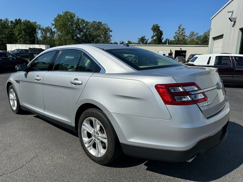 2019 Ford Taurus SEImage 13