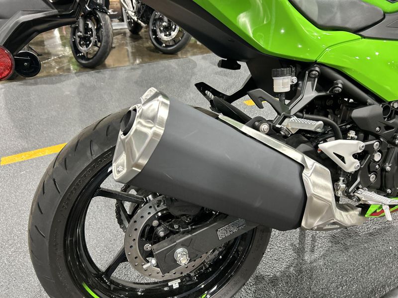 2024 Kawasaki NINJA 500 KRT EDITION SE ABS  in a LIME GREEN/EBONY exterior color. Del Amo Motorsports of Redondo Beach (424) 390-7811 delamomotorsports.com 