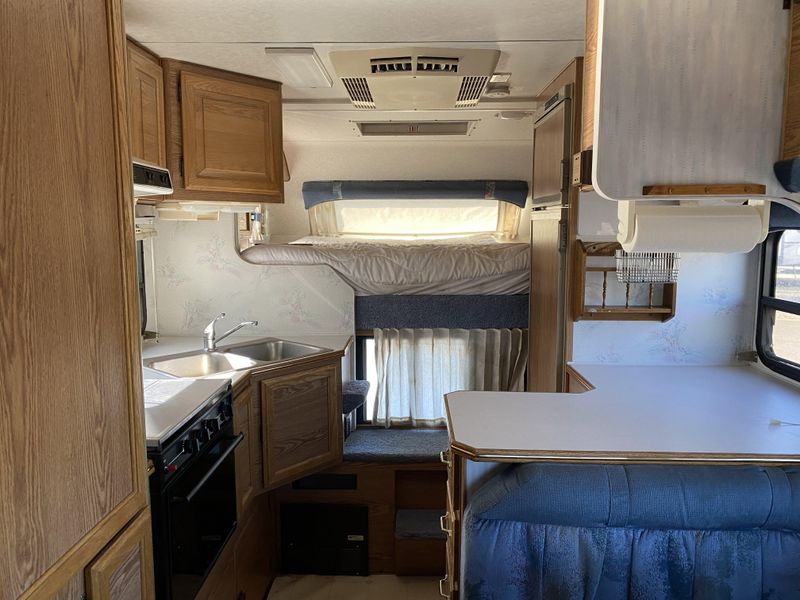 1994 LANCE 880 CAMPER Image 5