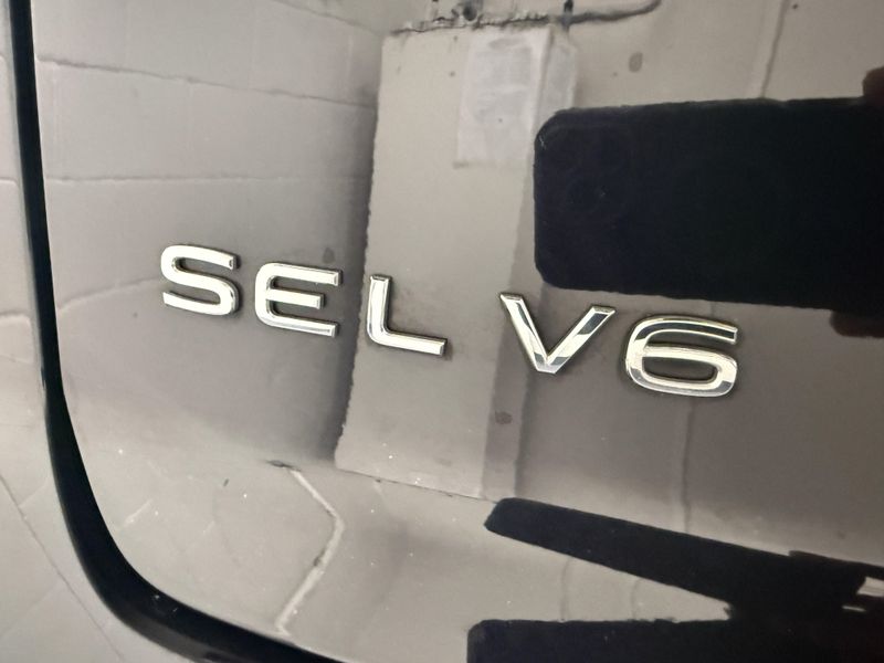 Used 2023 Volkswagen Atlas Cross Sport V6 AWD SEL Premium R-LineImage 6