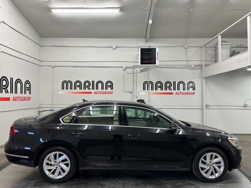 2018 Volkswagen Passat 2.0T SEImage 9