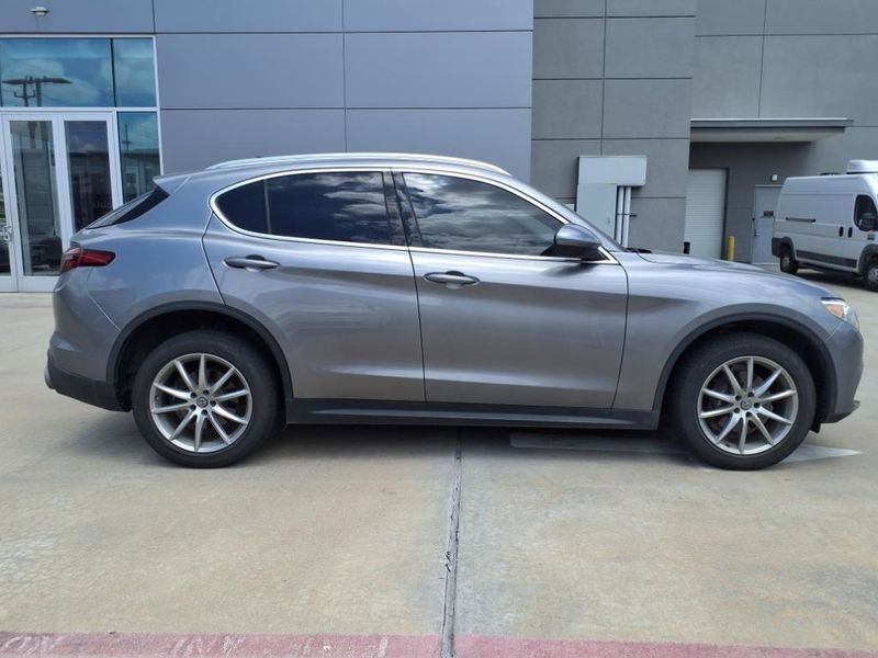 2018 Alfa Romeo Stelvio TiImage 10