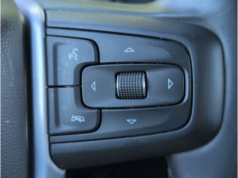 Used 2025 GMC Sierra 1500 SLTImage 25