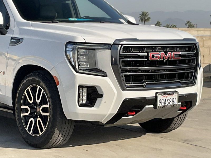 2023 GMC Yukon XL AT4Image 3