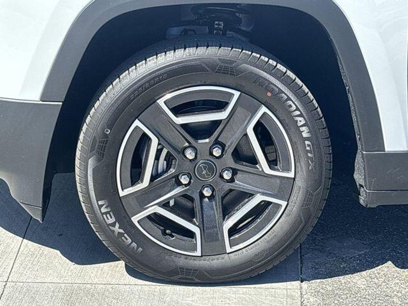 New 2026 Jeep Cherokee Limited 4x4Image 10