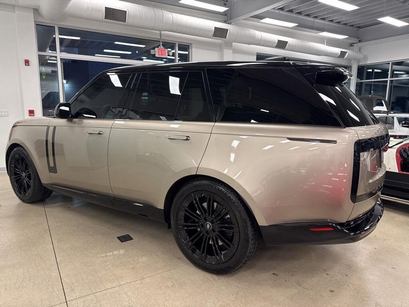 2023 Land Rover Range Rover SEImage 13