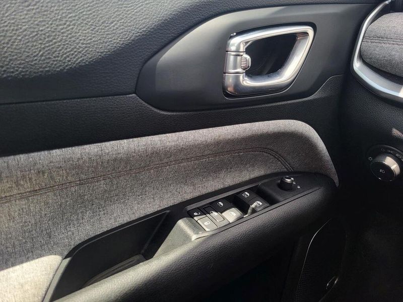 2022 Jeep Compass Latitude LuxImage 23