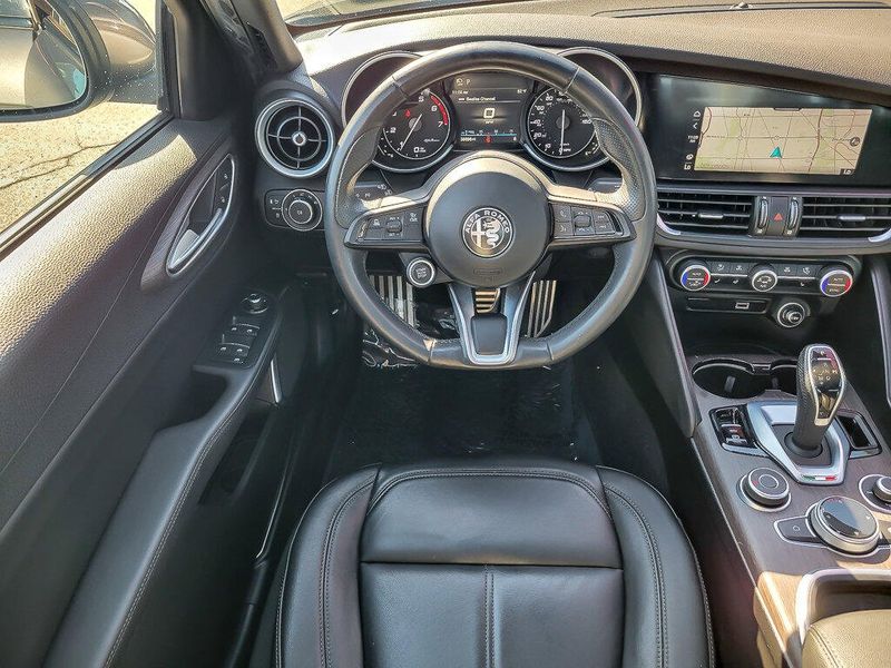 2022 Alfa Romeo Giulia Ti photo 13