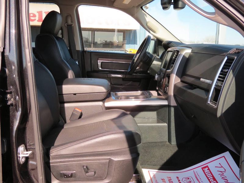 Used 2017 RAM 1500 Laramie 4x4 4dr Crew Cab 5.5 ft. SB PickupImage 19