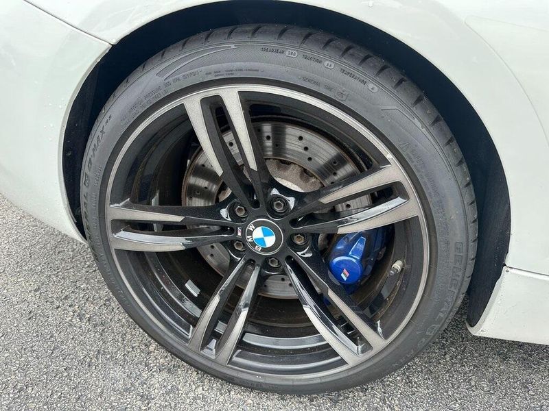 2018 BMW M2 BaseImage 19