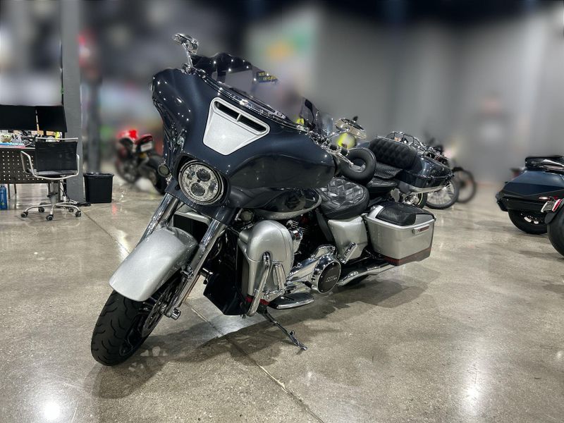 Used 2019 Harley-Davidson CVO STREET GLIDE Image 27