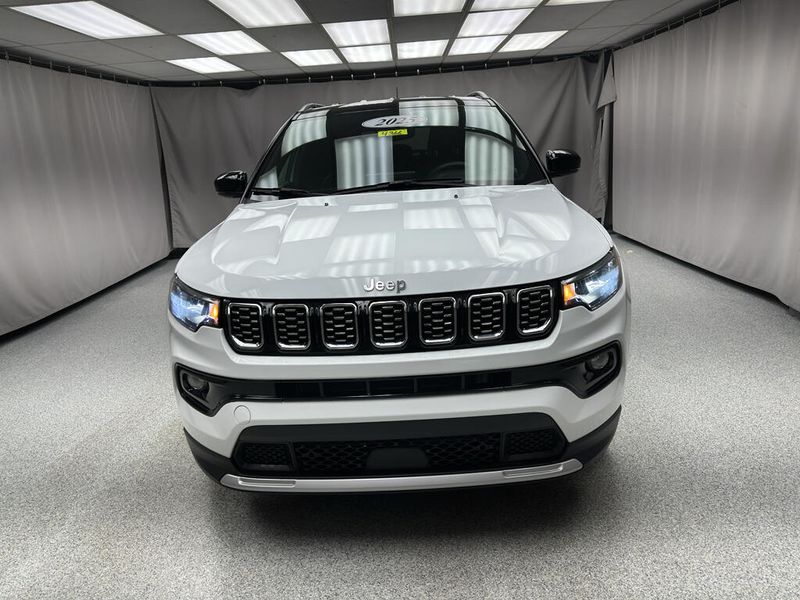 Used 2025 Jeep Compass LimitedImage 6