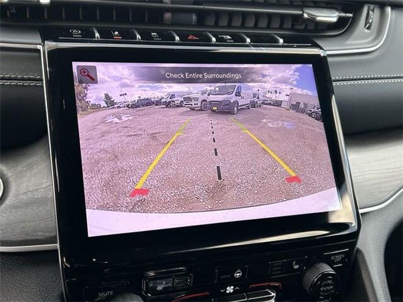 New 2025 Jeep Grand Cherokee L Limited 4x4Image 21