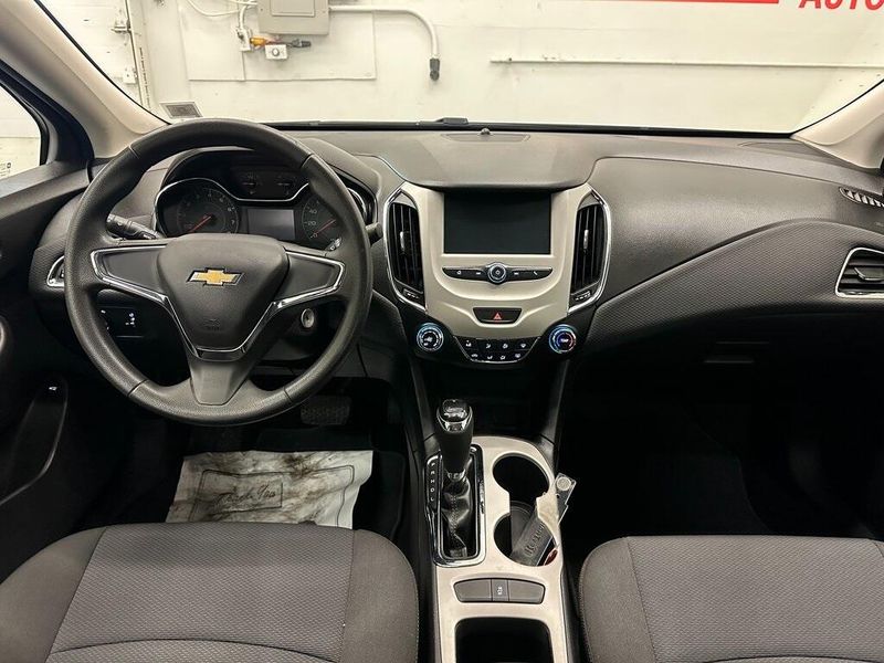 2018 Chevrolet Cruze LSImage 21