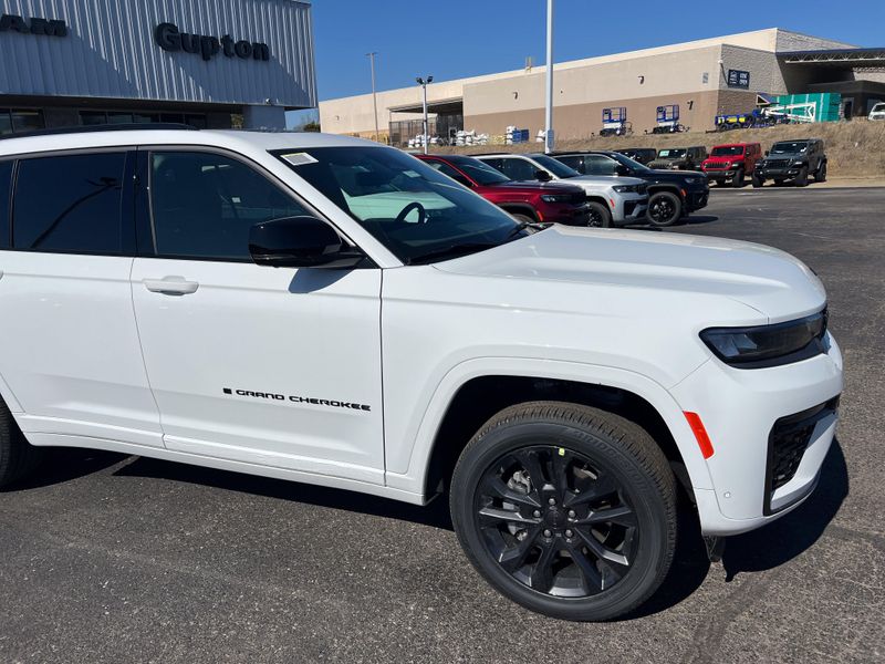 New 2026 Jeep Grand Cherokee L Limited Reserve 4x4Image 4