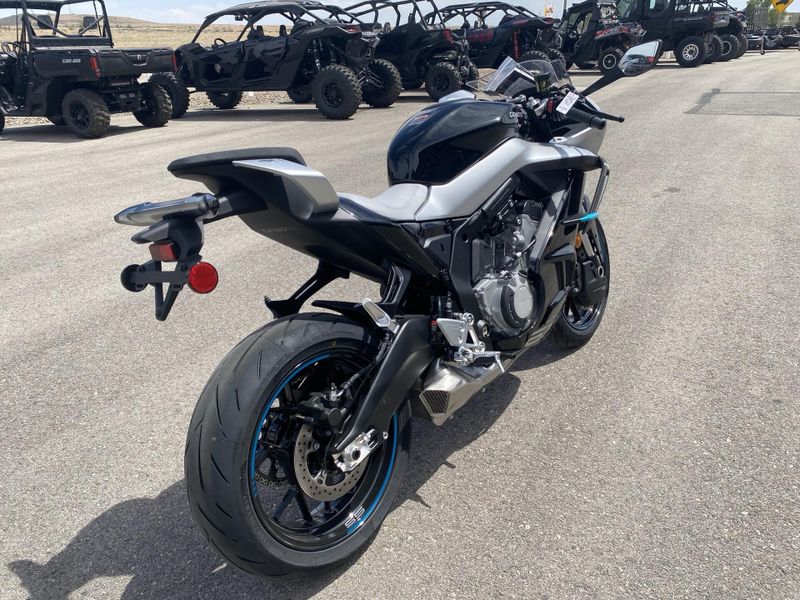 New 2026 CFMOTO 675 SS 