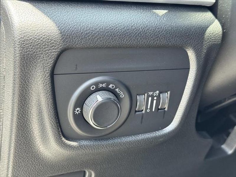 New 2026 Jeep Grand Cherokee Laredo Altitude 4x2
