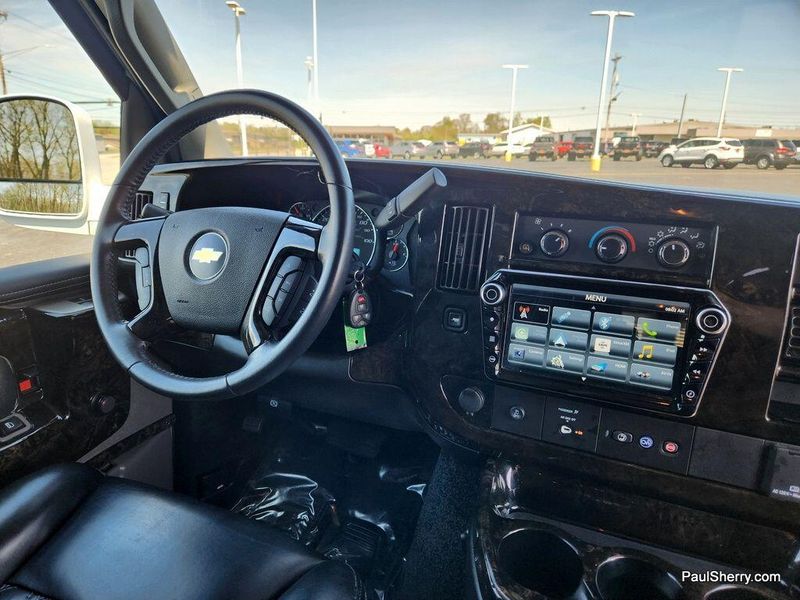 2023 Chevrolet Express Image 21