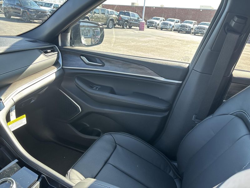 New 2026 Jeep Grand Cherokee Limited Reserve 4x4Image 35