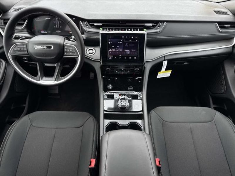 New 2026 Jeep Grand Cherokee Laredo 4x2