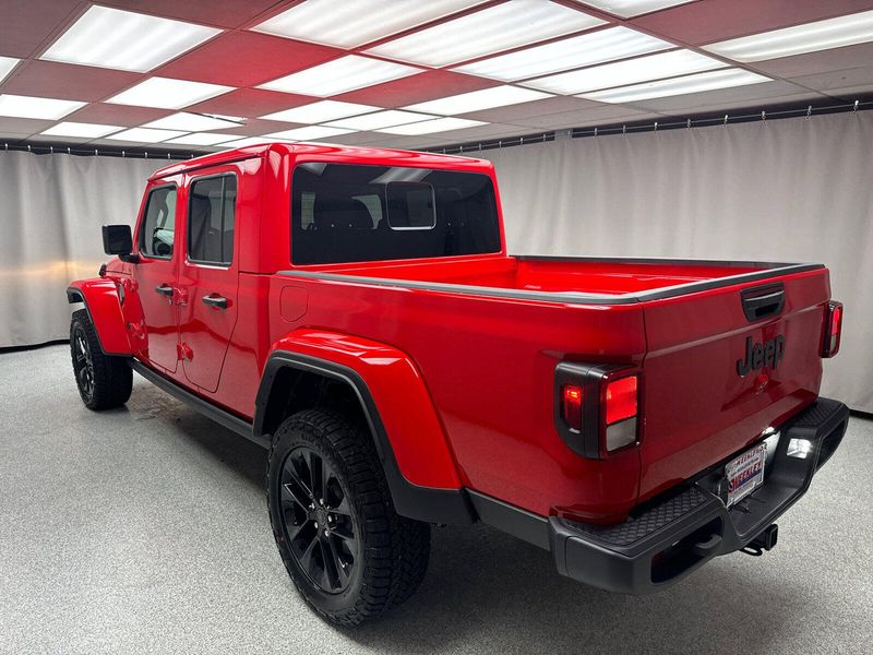 2024 Jeep Gladiator Nighthawk 4x4Image 2