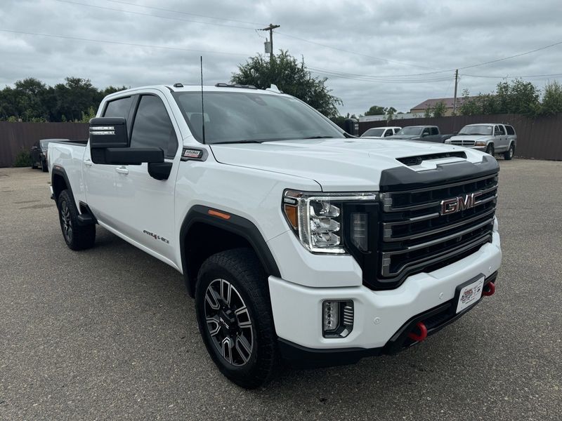 2023 GMC Sierra 2500HD AT4Image 2