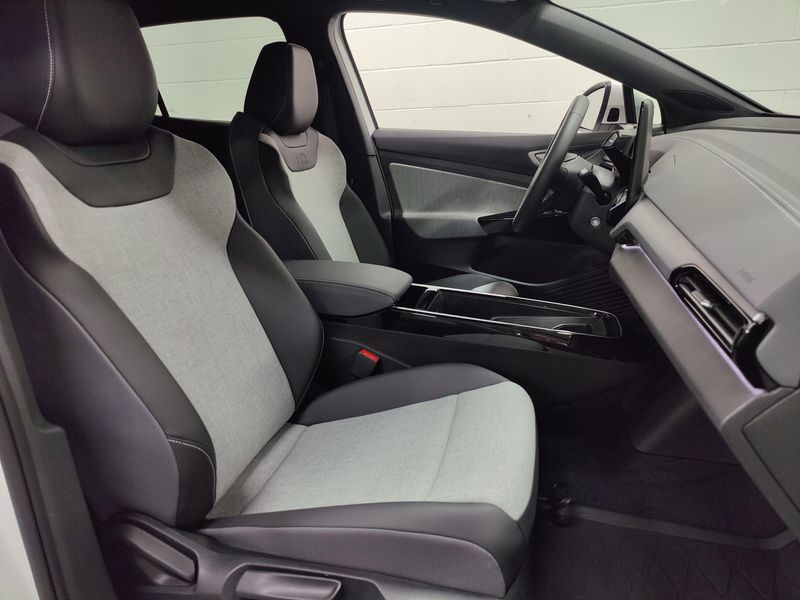 Used 2024 Volkswagen ID.4 StandardImage 4