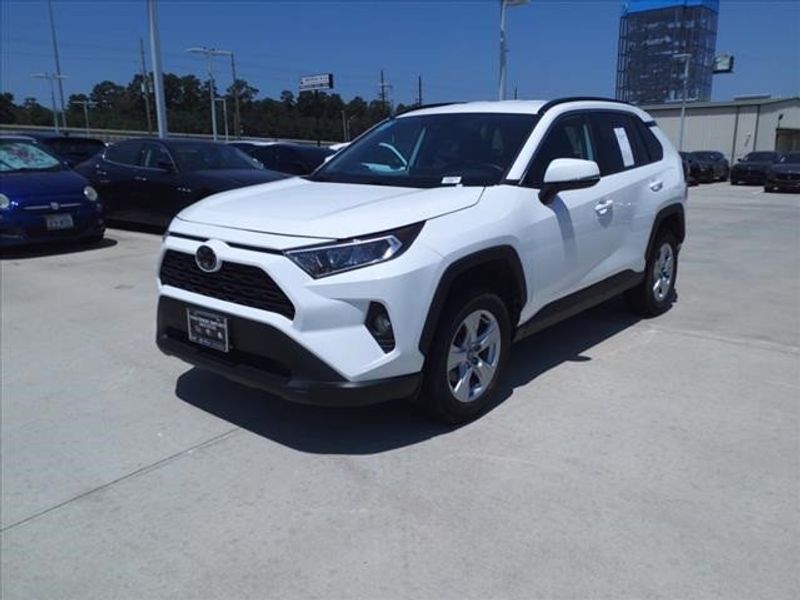 2020 Toyota RAV4 XLEImage 5