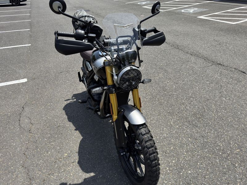 2025 Triumph SCRAMBLER 400 X - PHANTOM BLACK - SILVER ICE 