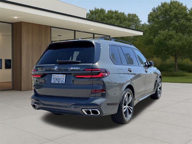Used 2023 BMW X7 M60iImage 8