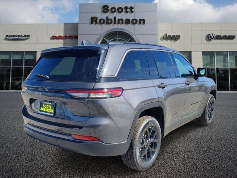 New 2026 Jeep Grand Cherokee Laredo Altitude 4x4