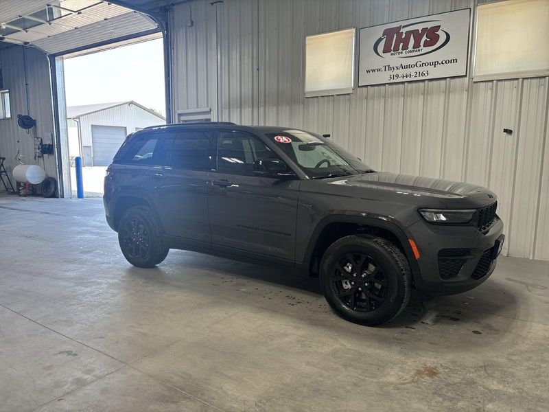 2024 Jeep Grand Cherokee Altitude X 4x4Image 2