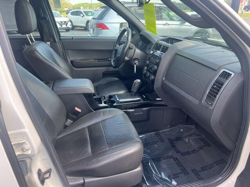 2011 Ford Escape LimitedImage 12