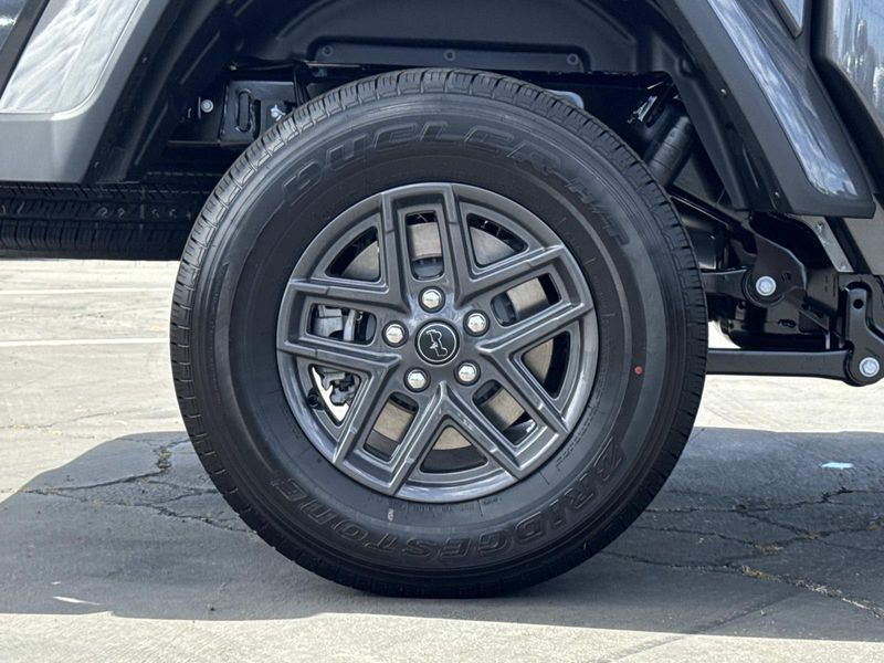 New 2026 Jeep Gladiator Sport S 4x4