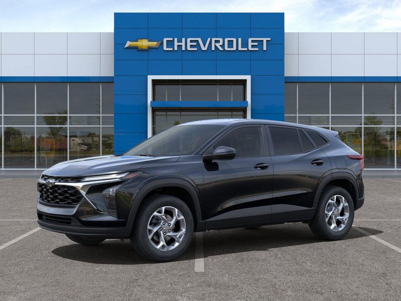 New 2025 Chevrolet Trax LSImage 2