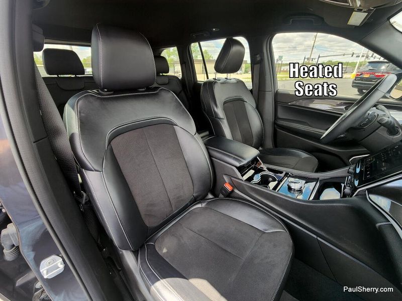 Used 2022 Jeep Grand Cherokee Altitude