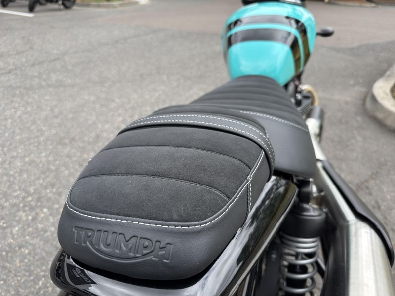 2025 Triumph Scrambler 900 - KINGFISHER BLUE 