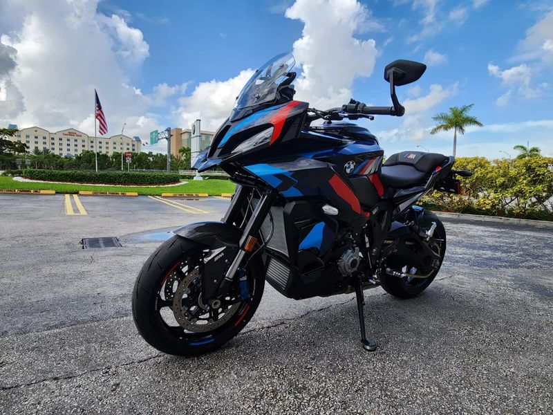 2025 BMW M 1000 XRImage 4