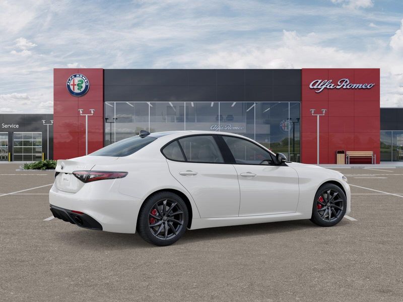 New 2025 Alfa Romeo Giulia AwdImage 21