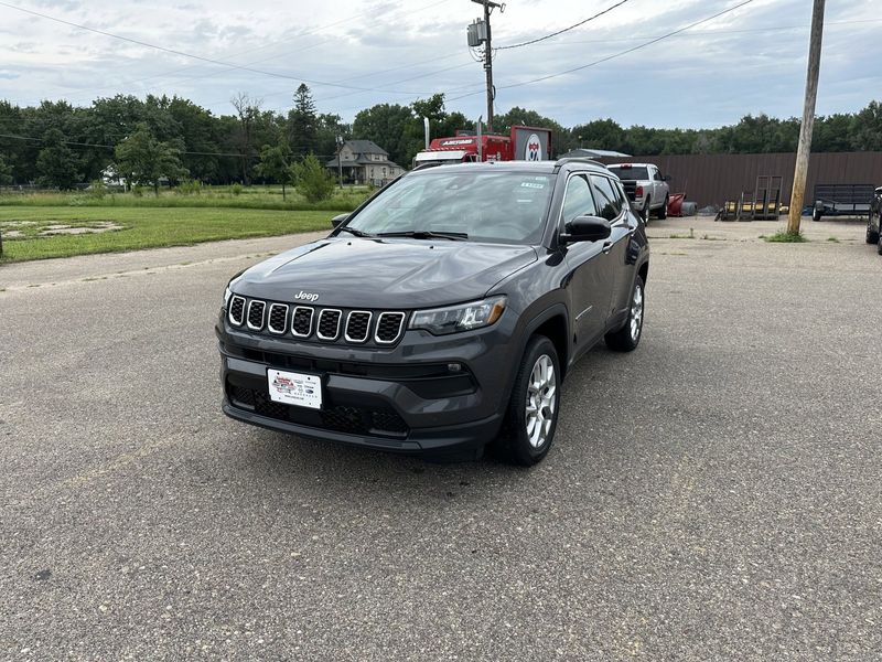 2024 Jeep Compass Latitude Lux 4x4Image 4