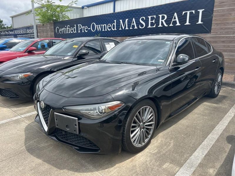2018 Alfa Romeo Giulia TiImage 1