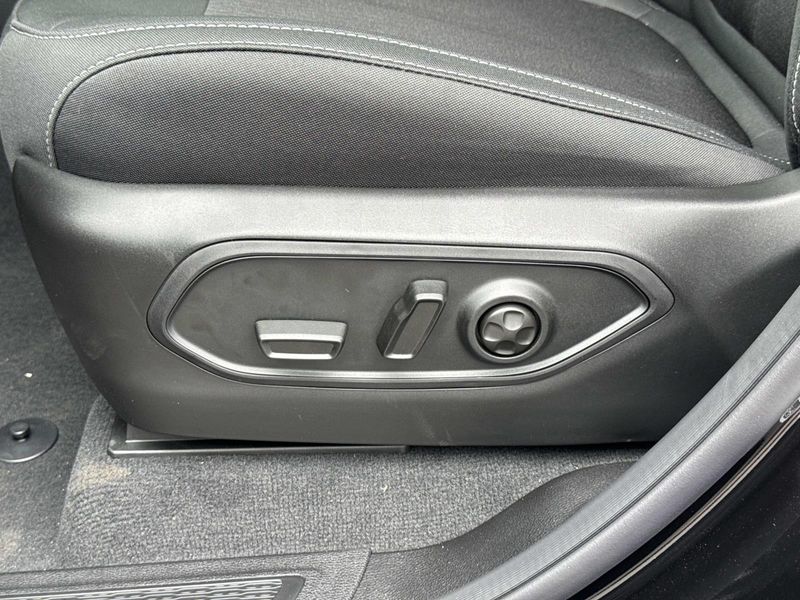New 2026 Jeep Grand Cherokee L Laredo 4x2