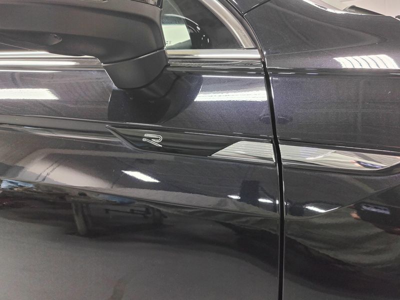 Used 2024 Volkswagen Tiguan AWD SEL R-Line w/Sunroof/NavImage 4