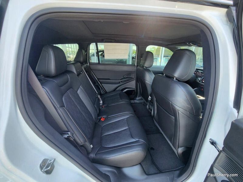 New 2026 Jeep Cherokee Overland 4x4