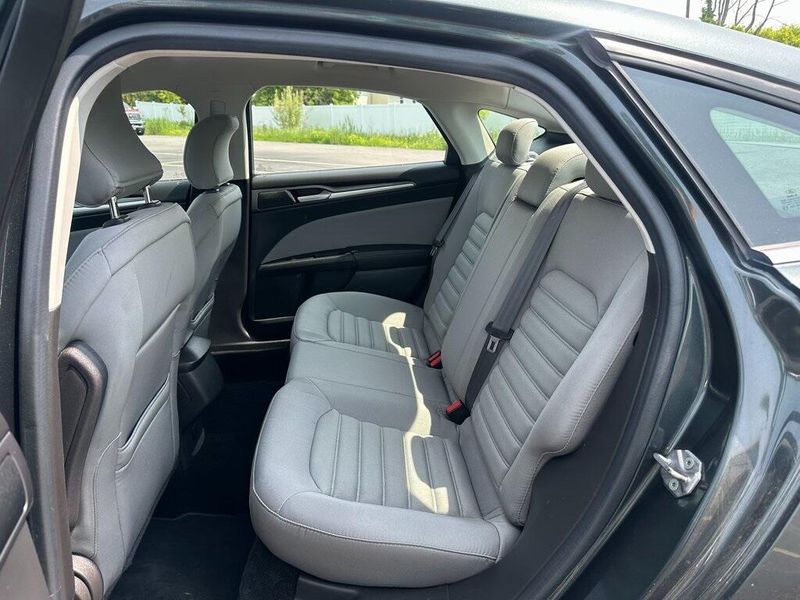 2015 Ford Fusion SImage 16