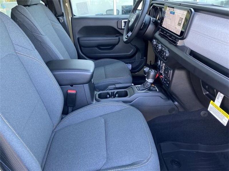 2025 Jeep Wrangler 4-door WillysImage 12